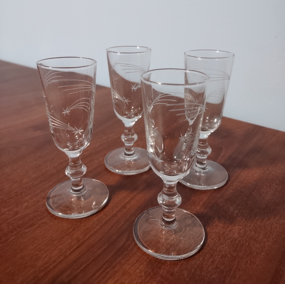 Etched Shooting Stars Cordial Shot Glasses Stemmed 3 3/4" Set Of 4
